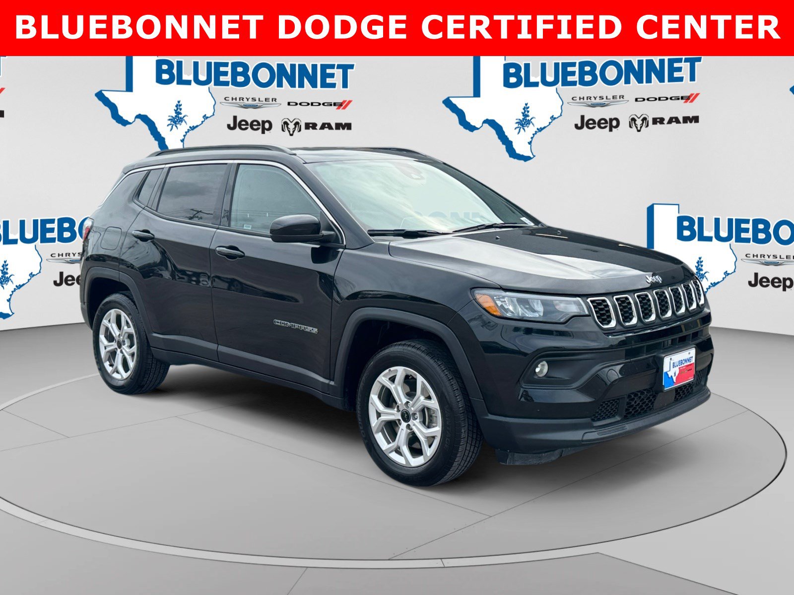 Used 2025 Jeep Compass Latitude w/ Sun & Sound Group AWD/4WD image 3