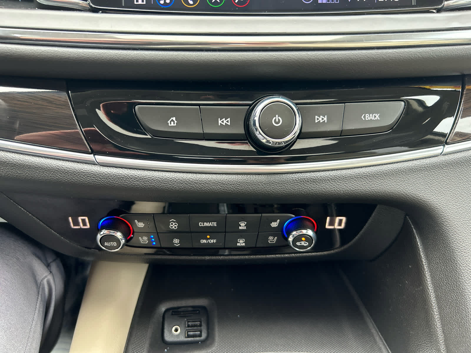 Used 2020 Buick Enclave Premium w/ Sun and Sites Package AWD/4WD image 20