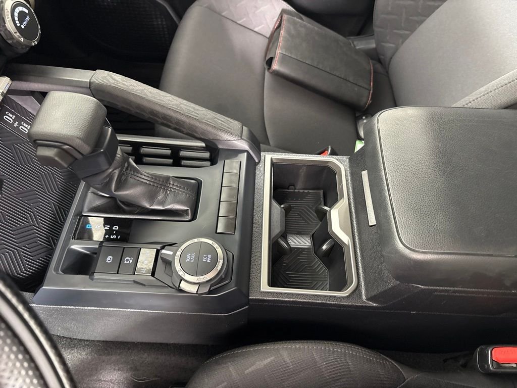 Used 2025 Toyota Tacoma SR5 AWD/4WD image 32