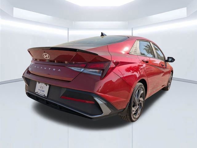 Certified 2025 Hyundai Elantra Sport FWD image 4