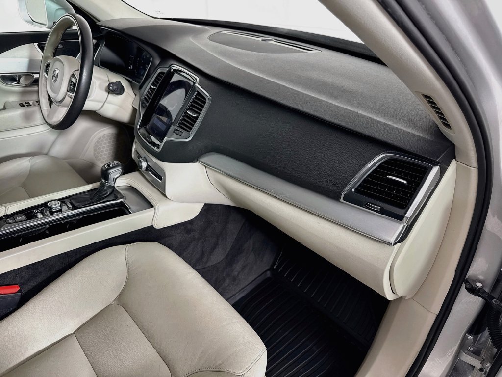 Used 2017 Volvo XC90 T5 Momentum w/ Vision Package FWD image 27