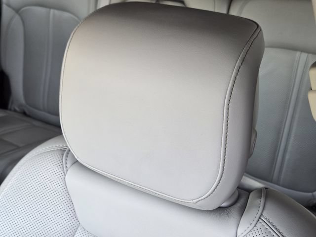 Certified 2024 Jeep Wagoneer L Series III w/ Flexible Seating Group AWD/4WD image 15
