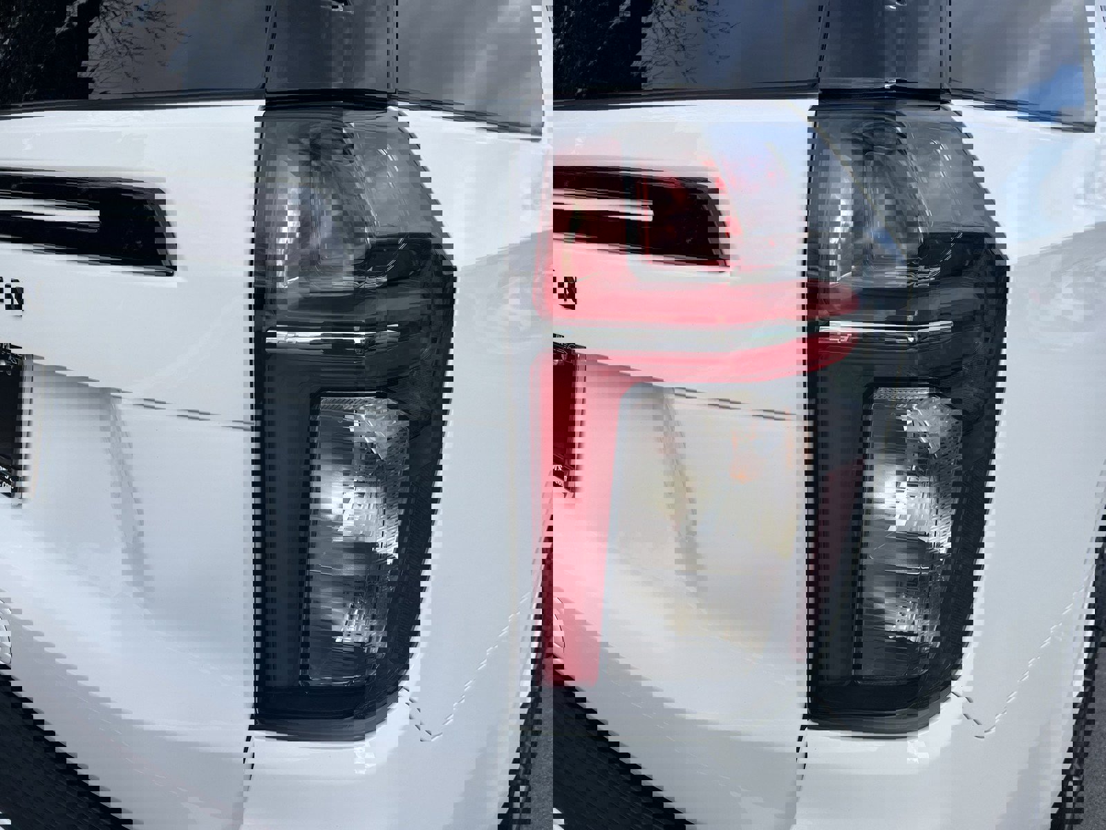 Used 2023 Chevrolet Suburban Z71 w/ Luxury Package image 56