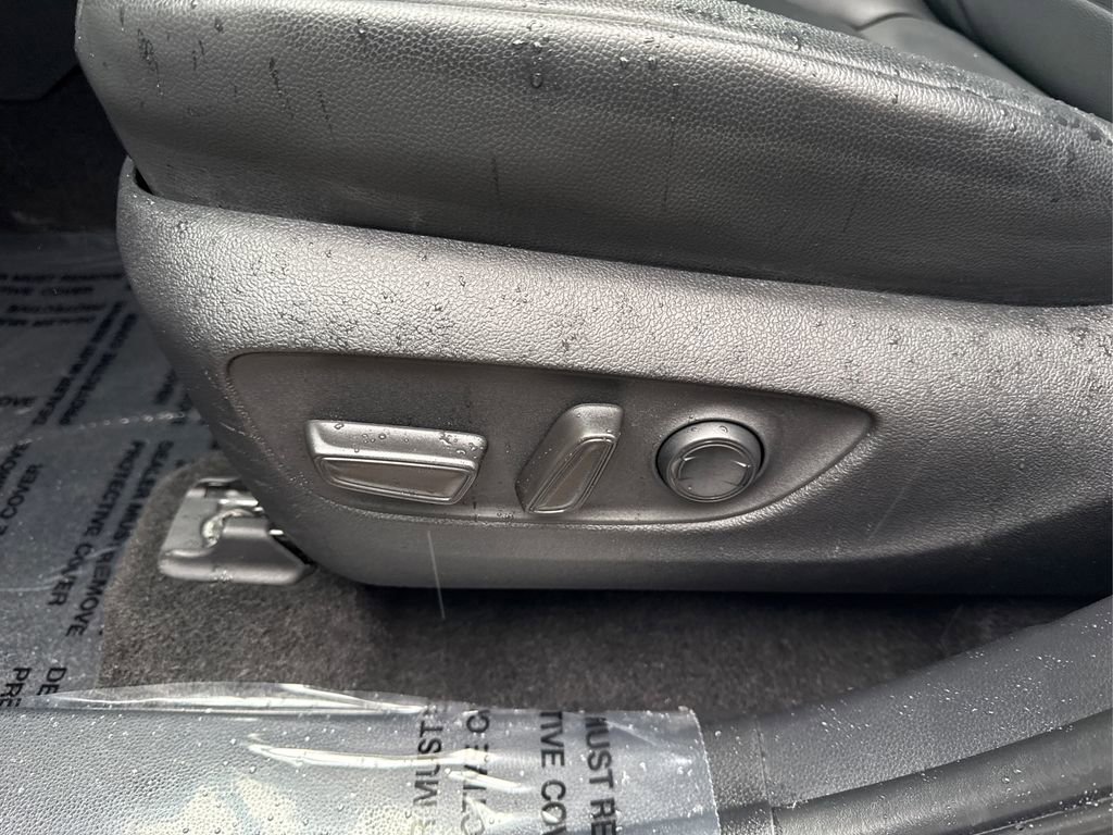 Used 2024 Toyota Highlander XLE image 39