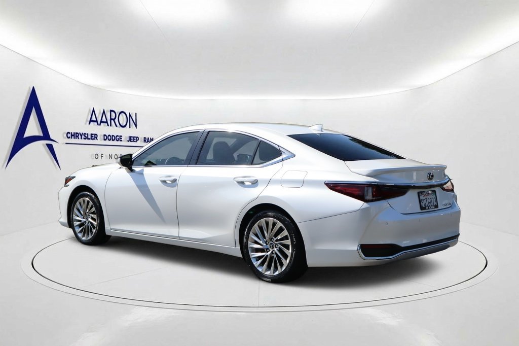 Used 2023 Lexus ES 300h w/ Accessory Package (Z1) FWD image 7
