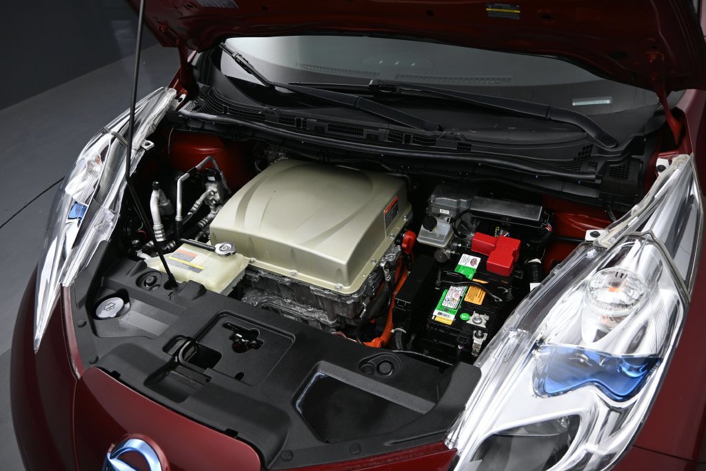 Used 2016 Nissan Leaf SL w/ Premium Package FWD image 3