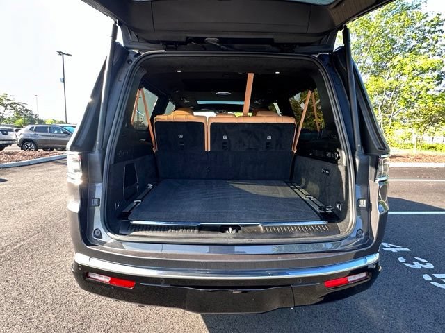 Used 2023 Jeep Grand Wagoneer L Series III AWD/4WD image 14