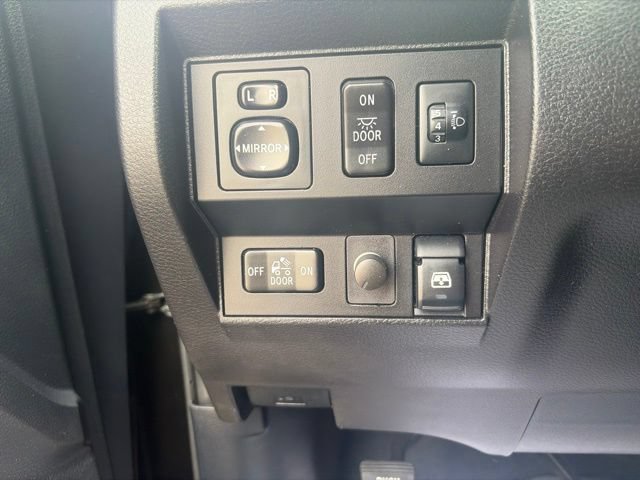 Used 2015 Toyota Tundra Limited AWD/4WD image 22