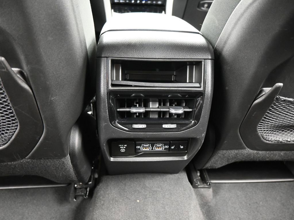 Used 2023 Jeep Grand Cherokee Limited w/ Black Appearance Package image 38