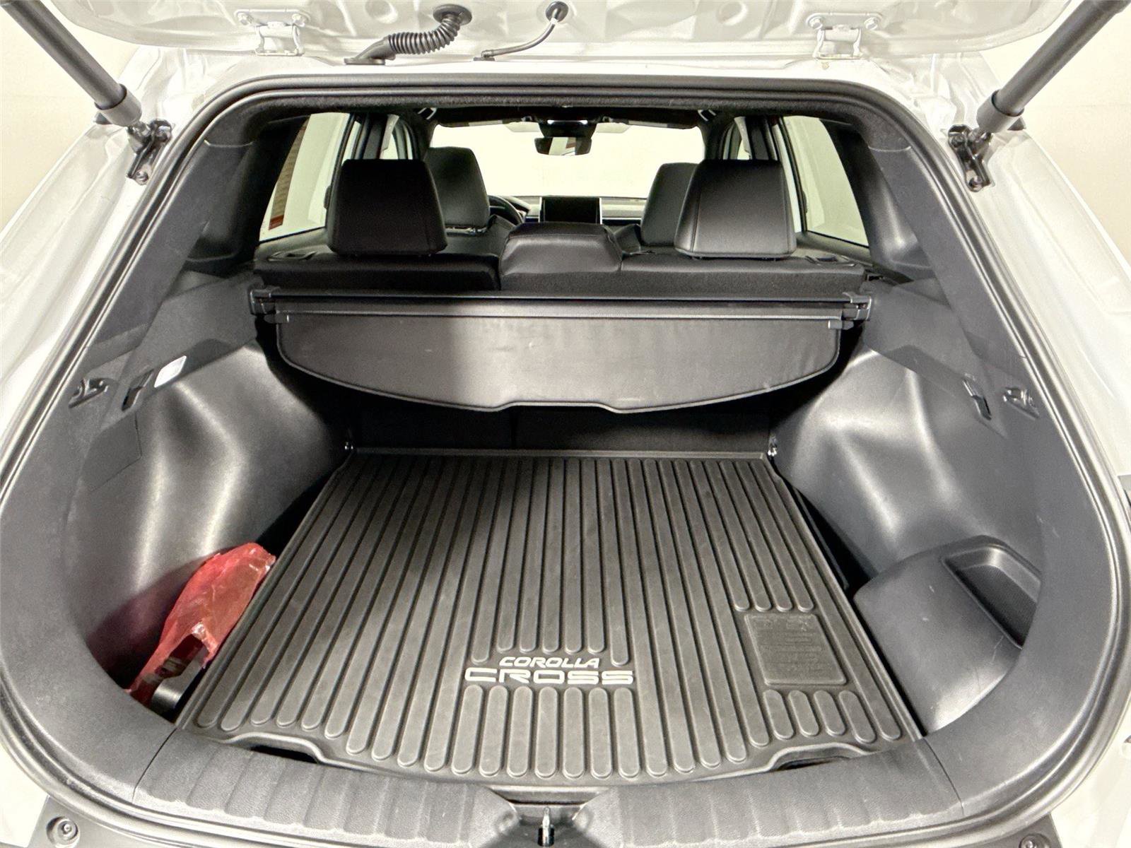 Used 2024 Toyota Corolla Cross XSE w/ Convenience Package image 55