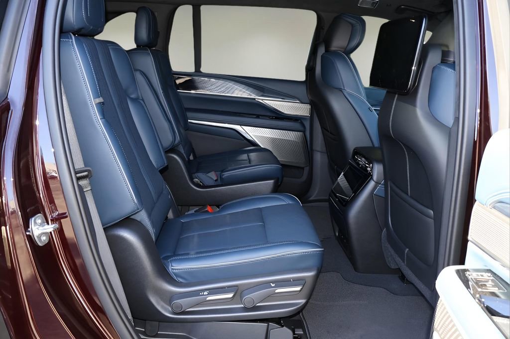 New 2025 Cadillac Escalade IQ Luxury 2 image 21