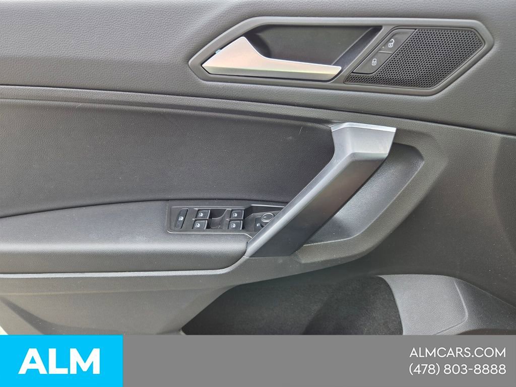 Used 2021 Volkswagen Tiguan SE image 24