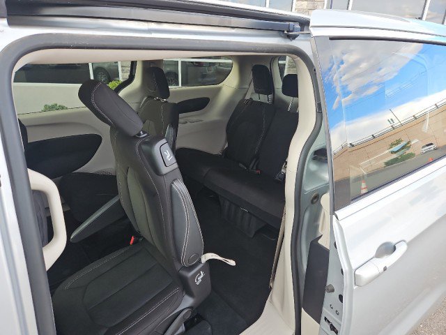 Used 2023 Chrysler Voyager LX image 23