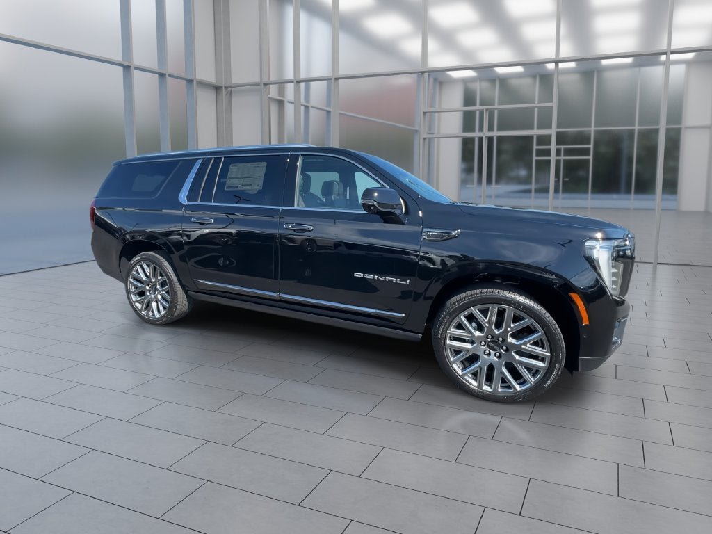 New 2026 GMC Yukon XL Denali Ultimate w/ LPO, Illumination Package AWD/4WD image 9