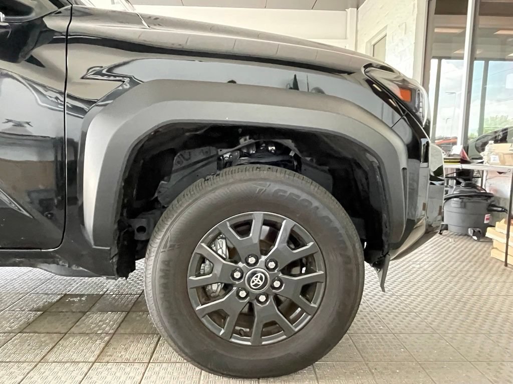 Used 2025 Toyota 4Runner SR5 AWD/4WD image 30
