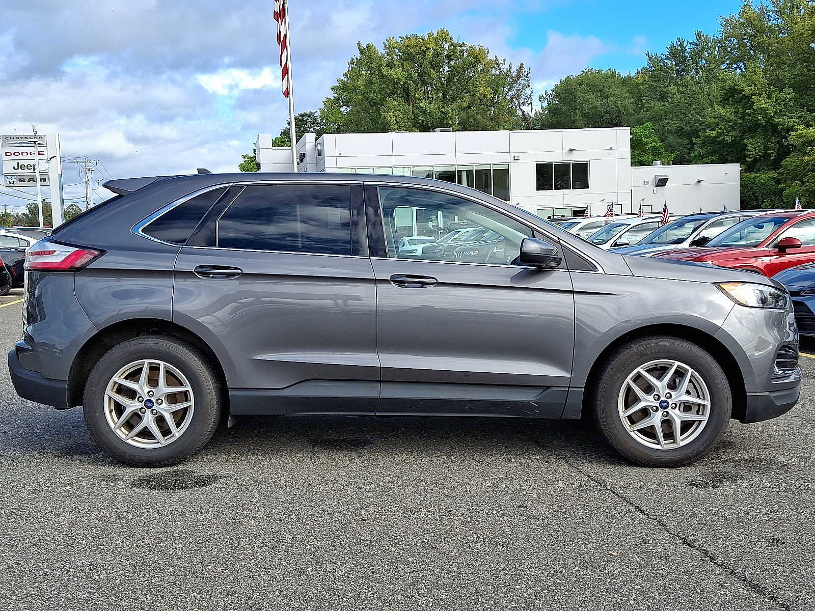 Used 2022 Ford Edge SEL AWD/4WD image 7