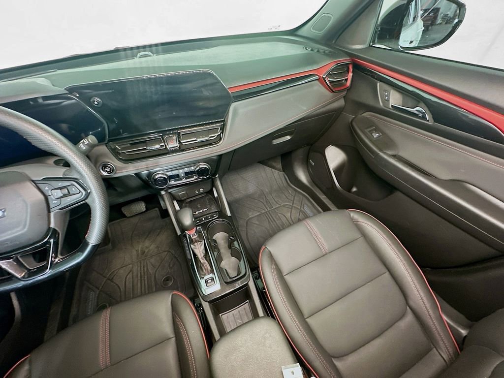 Used 2025 Chevrolet TrailBlazer RS w/ Convenience Package image 11