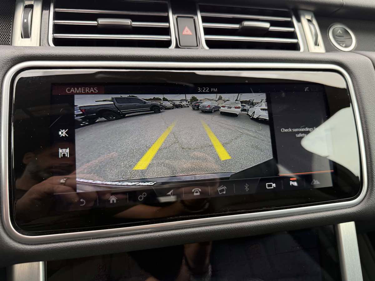 Used 2020 Land Rover Range Rover image 25