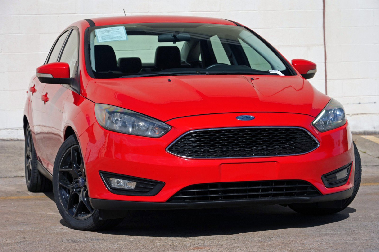 Used 2016 Ford Focus SE w/ Equipment Group 201A FWD image 2