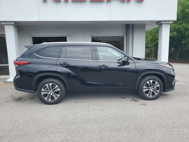 Used 2022 Toyota Highlander XLE FWD image 7