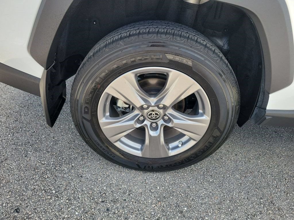 Certified 2024 Toyota RAV4 LE AWD/4WD image 30