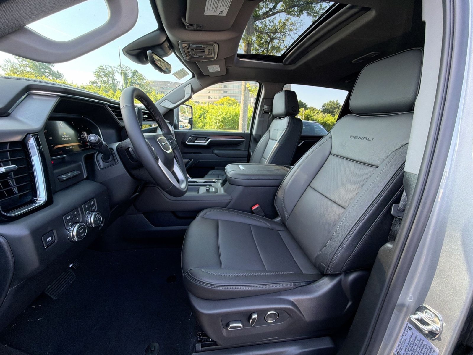 New 2026 GMC Sierra 2500 Denali w/ Denali Reserve Package AWD/4WD image 13