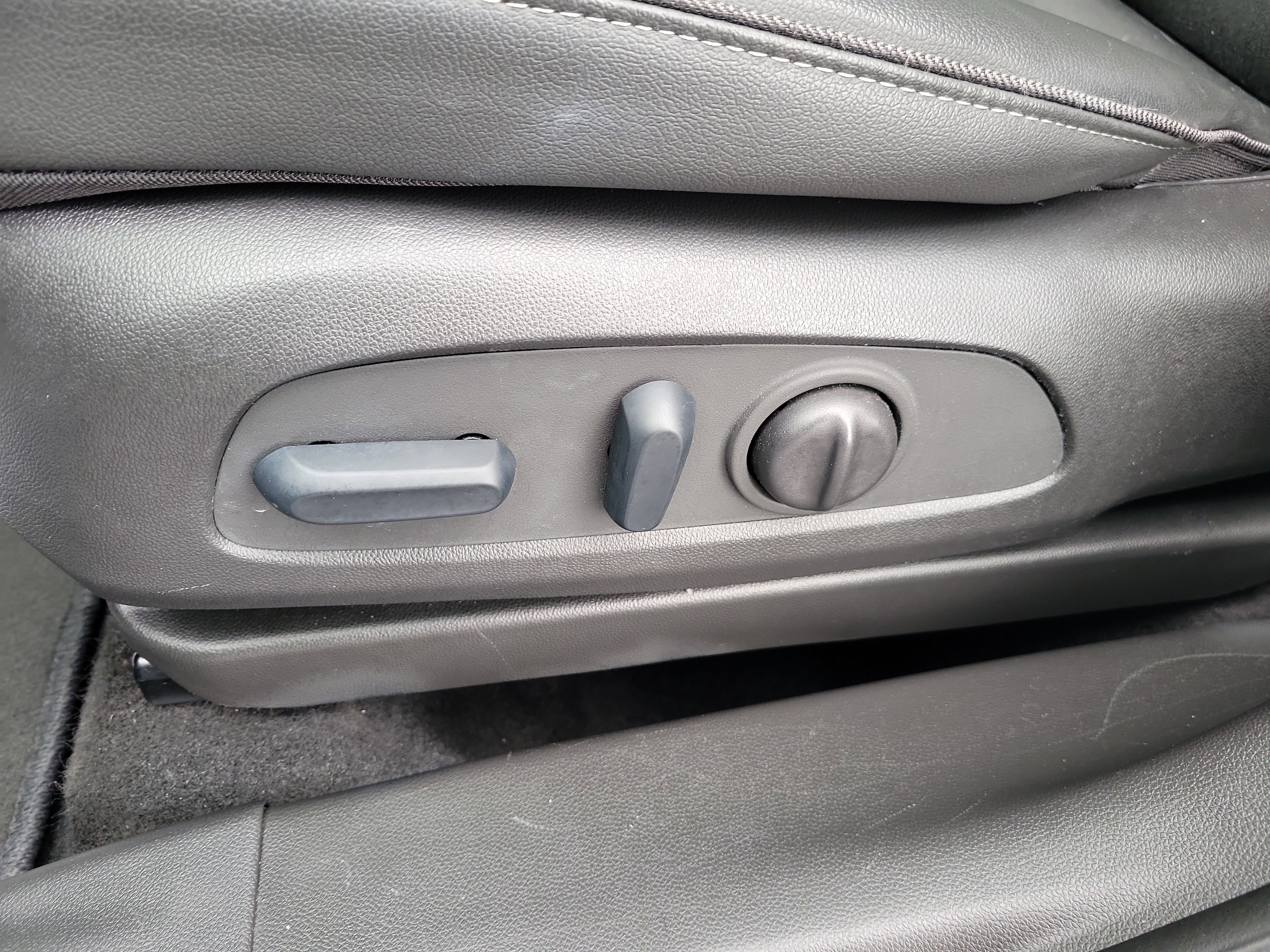 Used 2023 Buick Encore GX Select image 16