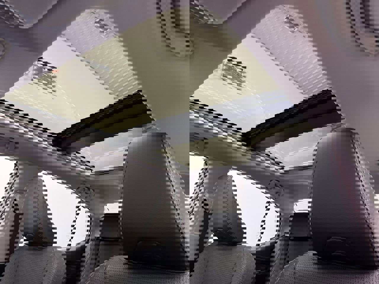 Used 2025 Toyota Camry XLE image 6