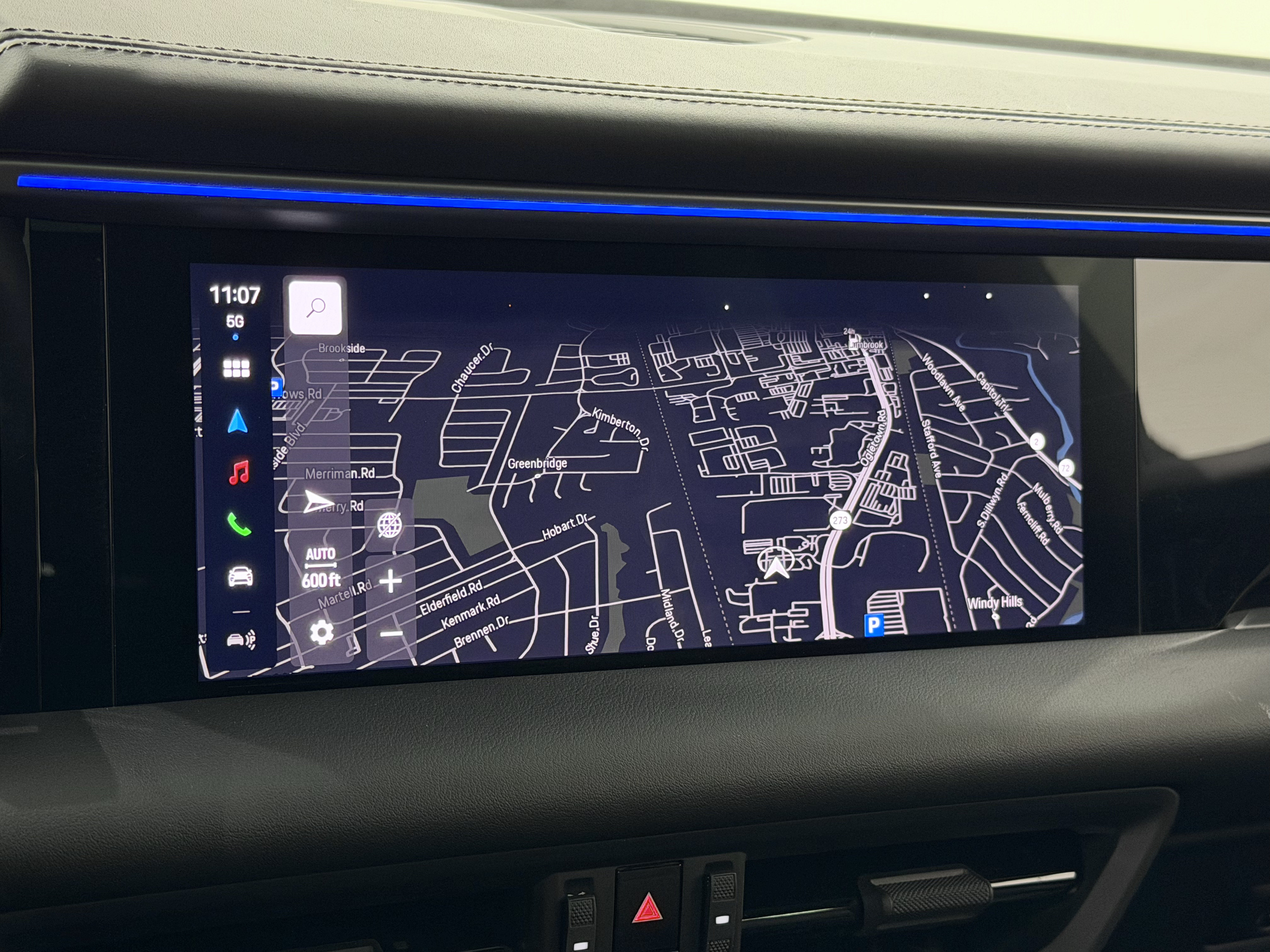 Certified 2025 Porsche Macan Electric RWD image 41