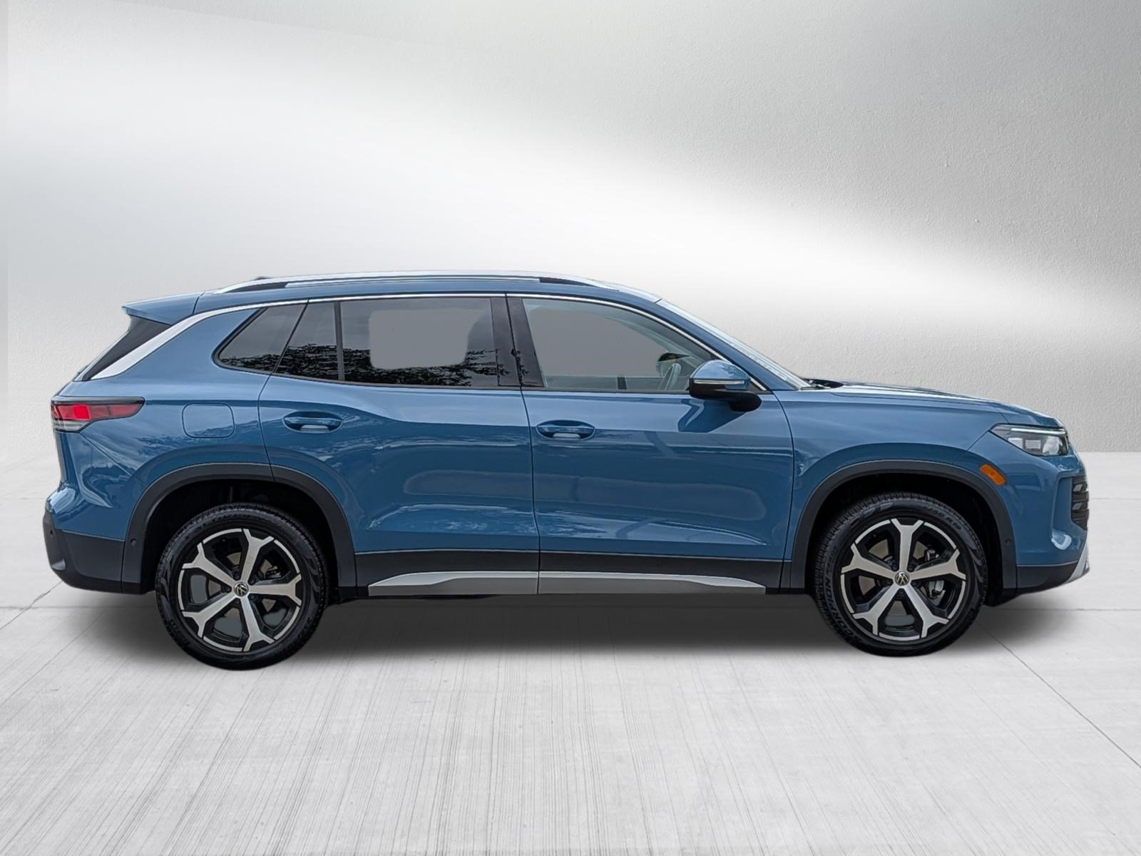 Certified 2026 Volkswagen Tiguan SE AWD/4WD image 8