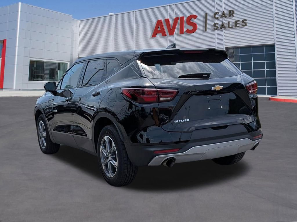 Used 2025 Chevrolet Blazer LT FWD image 9