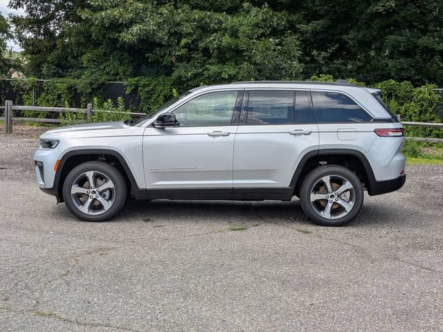 New 2026 Jeep Grand Cherokee Limited w/ Luxury Tech Group II AWD/4WD image 6