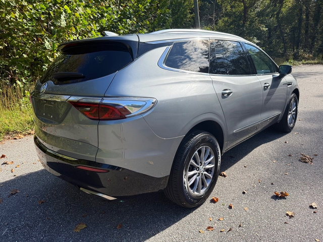 Used 2024 Buick Enclave Essence image 6