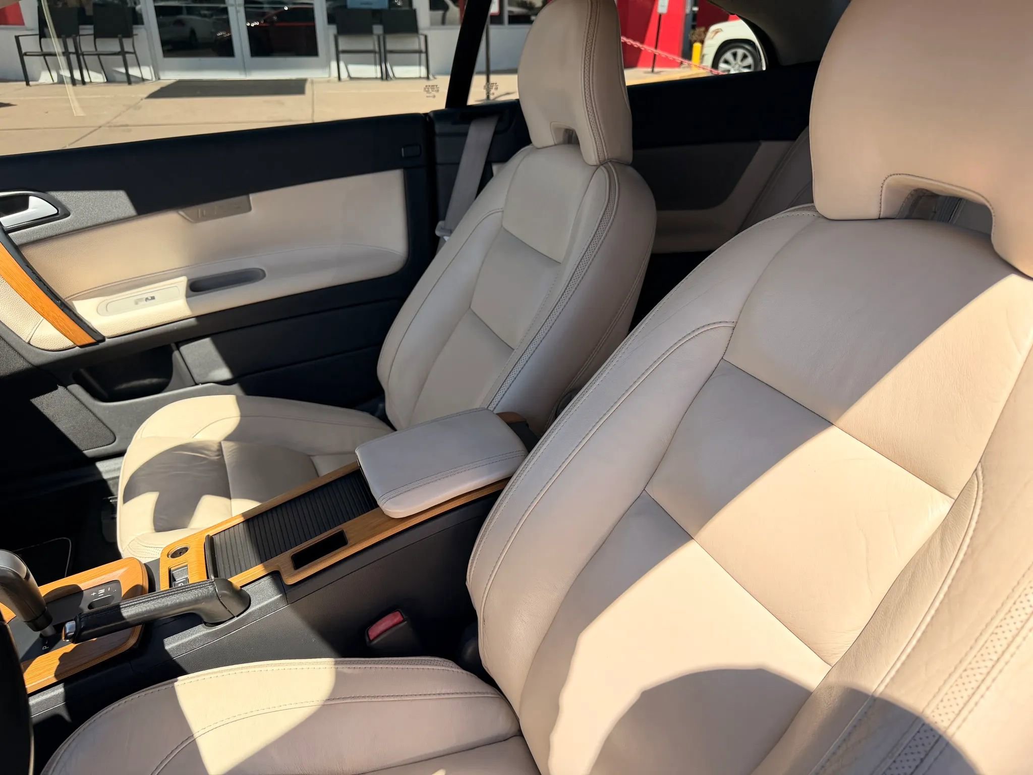 Used 2011 Volvo C70 T5 w/ Multimedia Pkg image 12