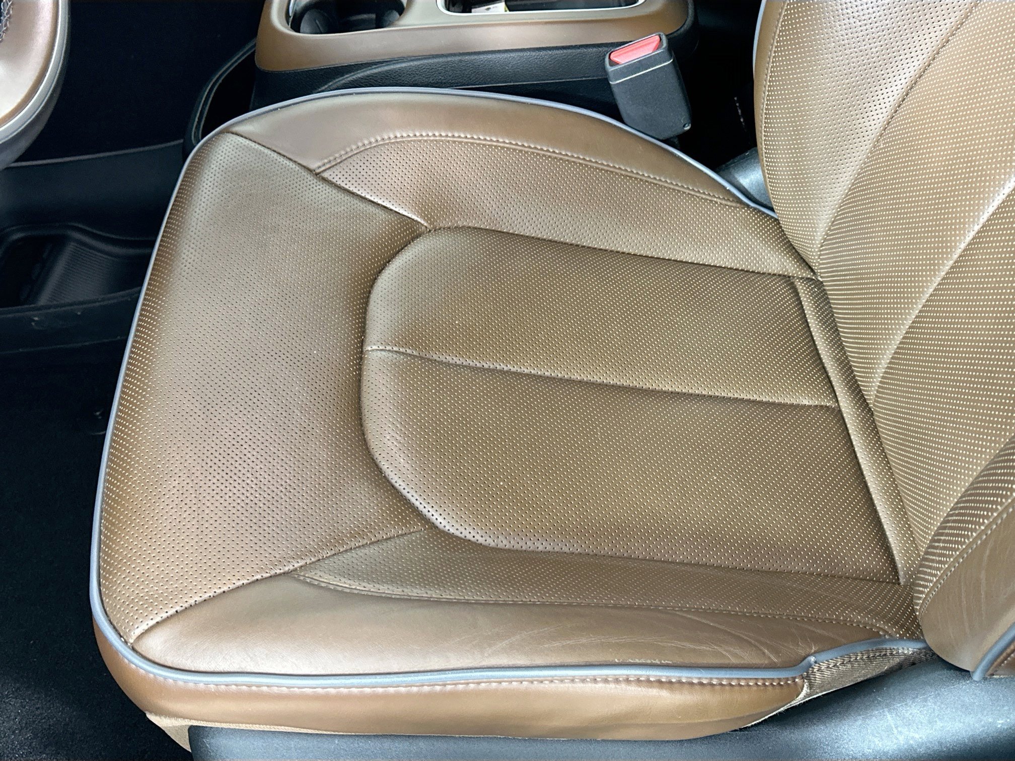 Used 2017 Chrysler Pacifica Limited FWD image 24