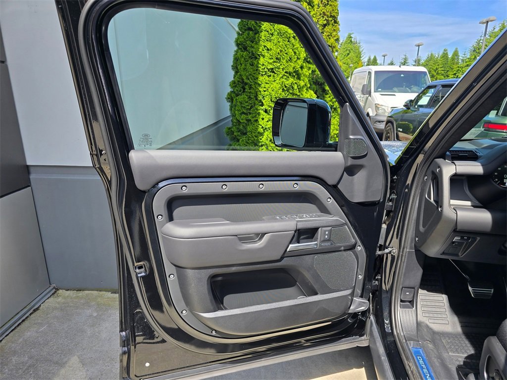 New 2025 Land Rover Defender 110 X image 21