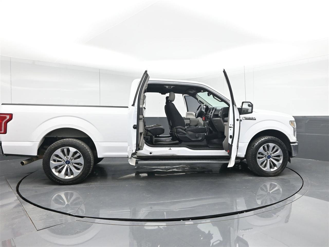 Used 2015 Ford F150 XLT w/ Equipment Group 301A Mid RWD image 38