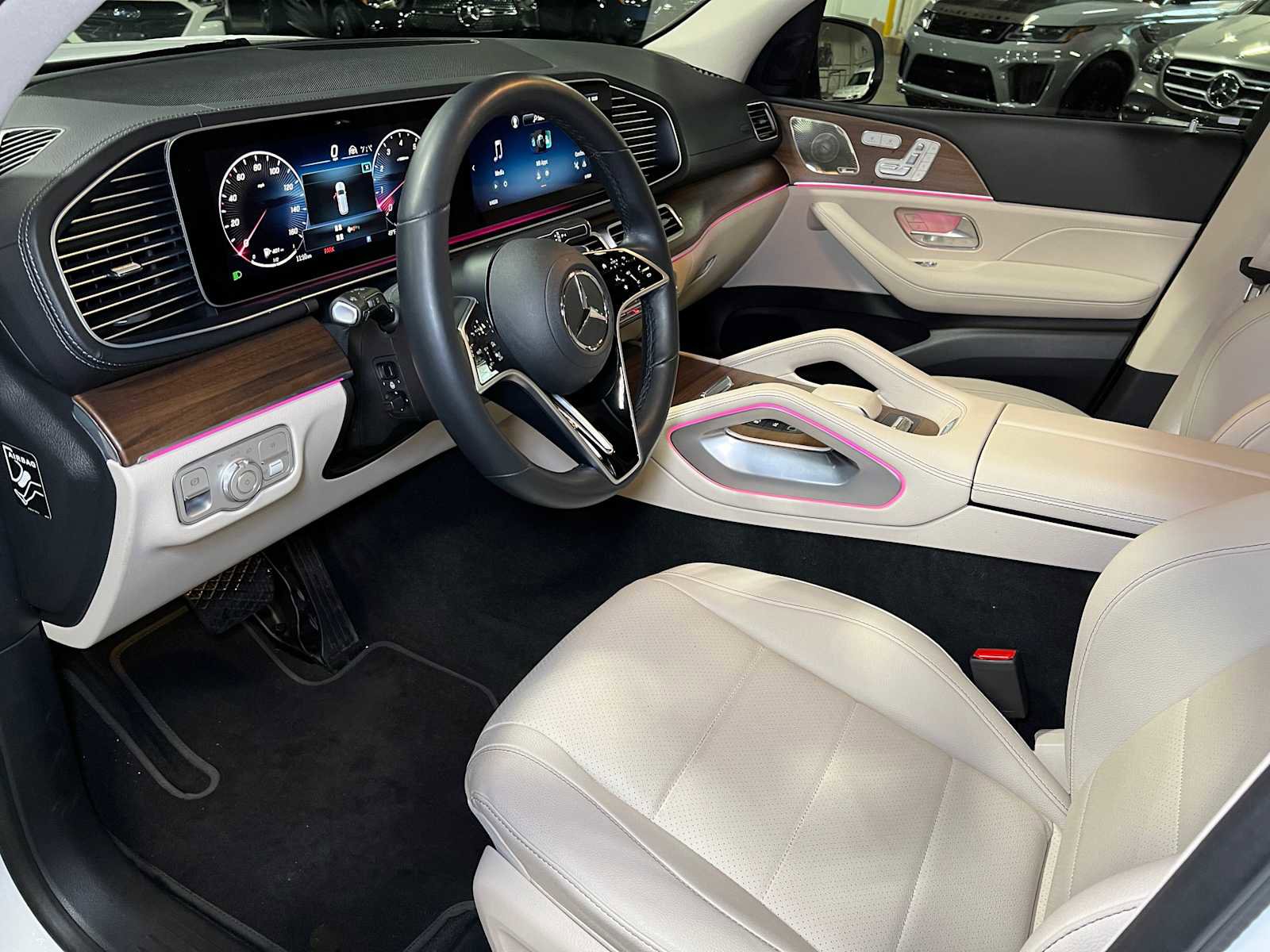 Used 2025 Mercedes-Benz GLS 450 4MATIC image 23