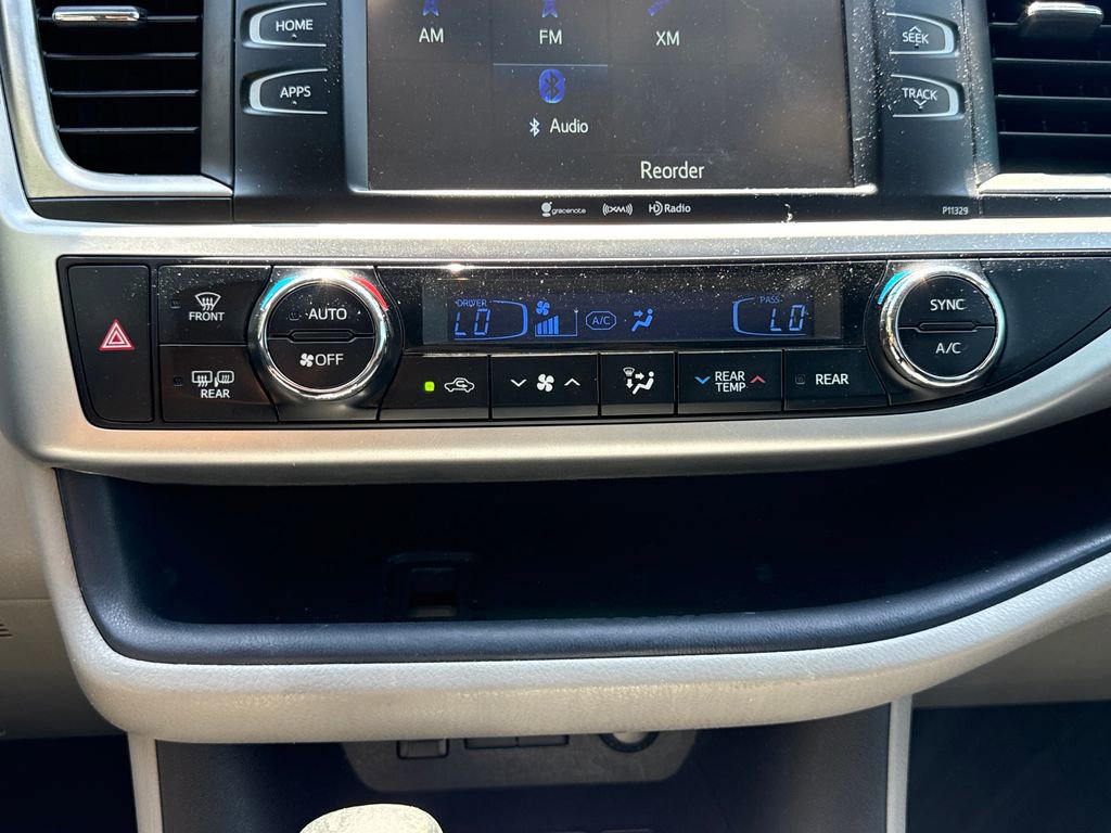 Used 2018 Toyota Highlander Plus AWD/4WD image 24