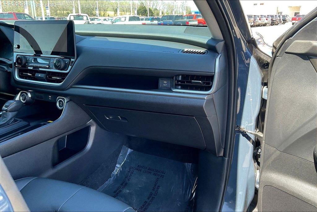 Used 2025 Toyota Grand Highlander AWD image 16