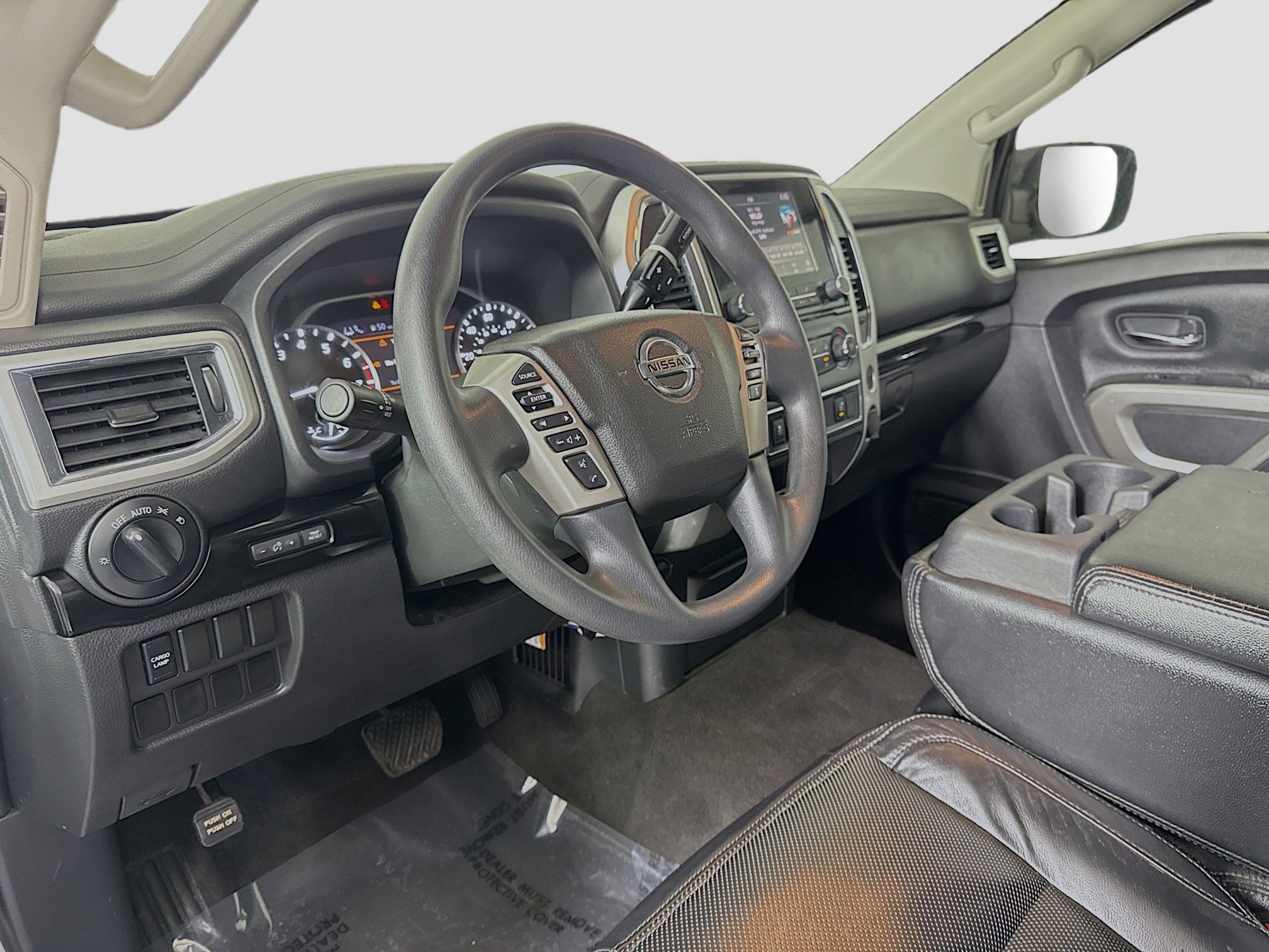 Used 2020 Nissan Titan SV image 23