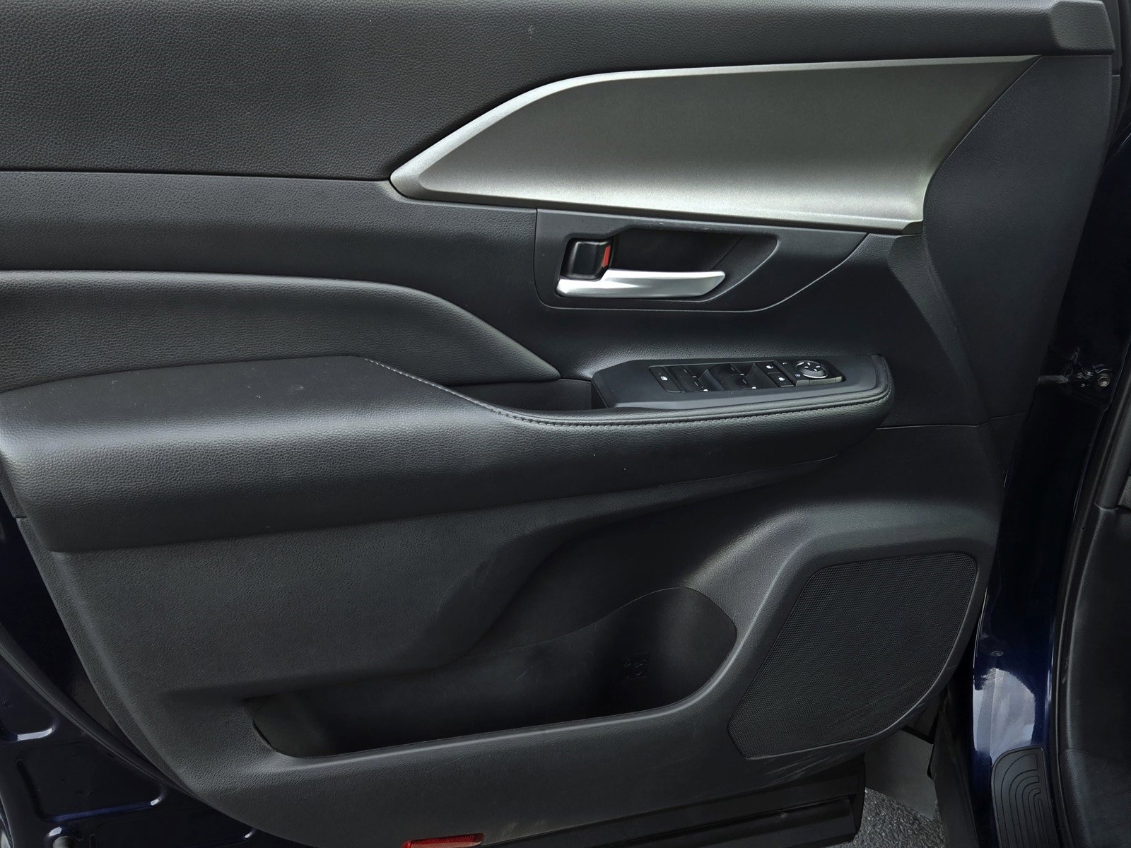 Certified 2024 Toyota Grand Highlander XLE image 9