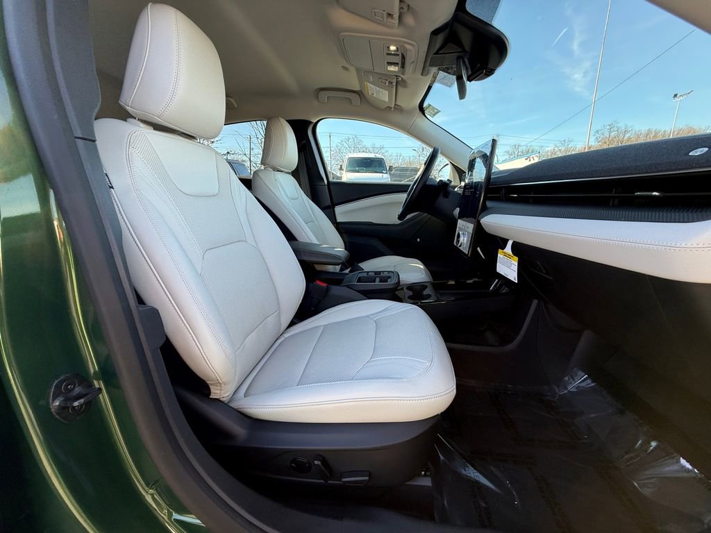 Used 2025 Ford Mustang Mach-E Premium image 25