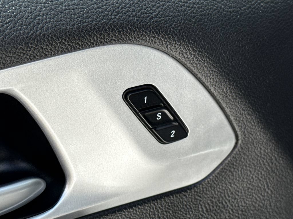 Used 2024 Chrysler Pacifica Limited FWD image 23