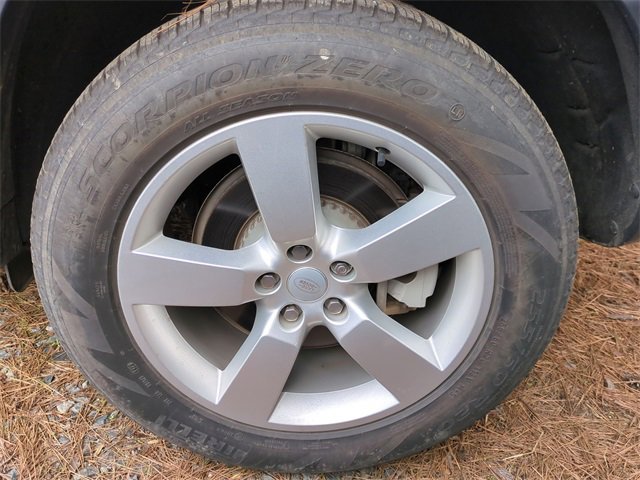 Used 2023 Land Rover Defender 110 SE image 8