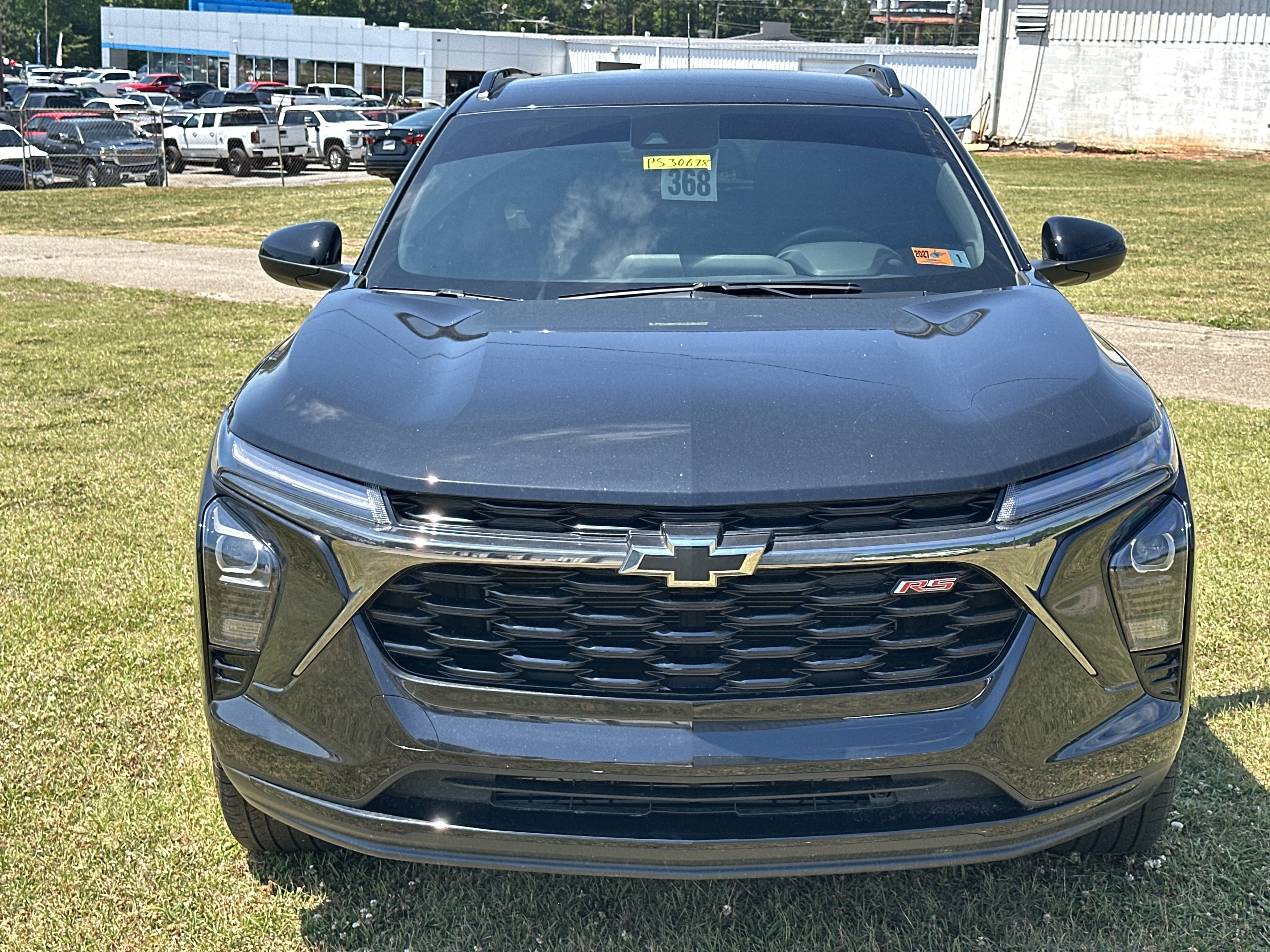 Used 2025 Chevrolet Trax RS FWD image 2