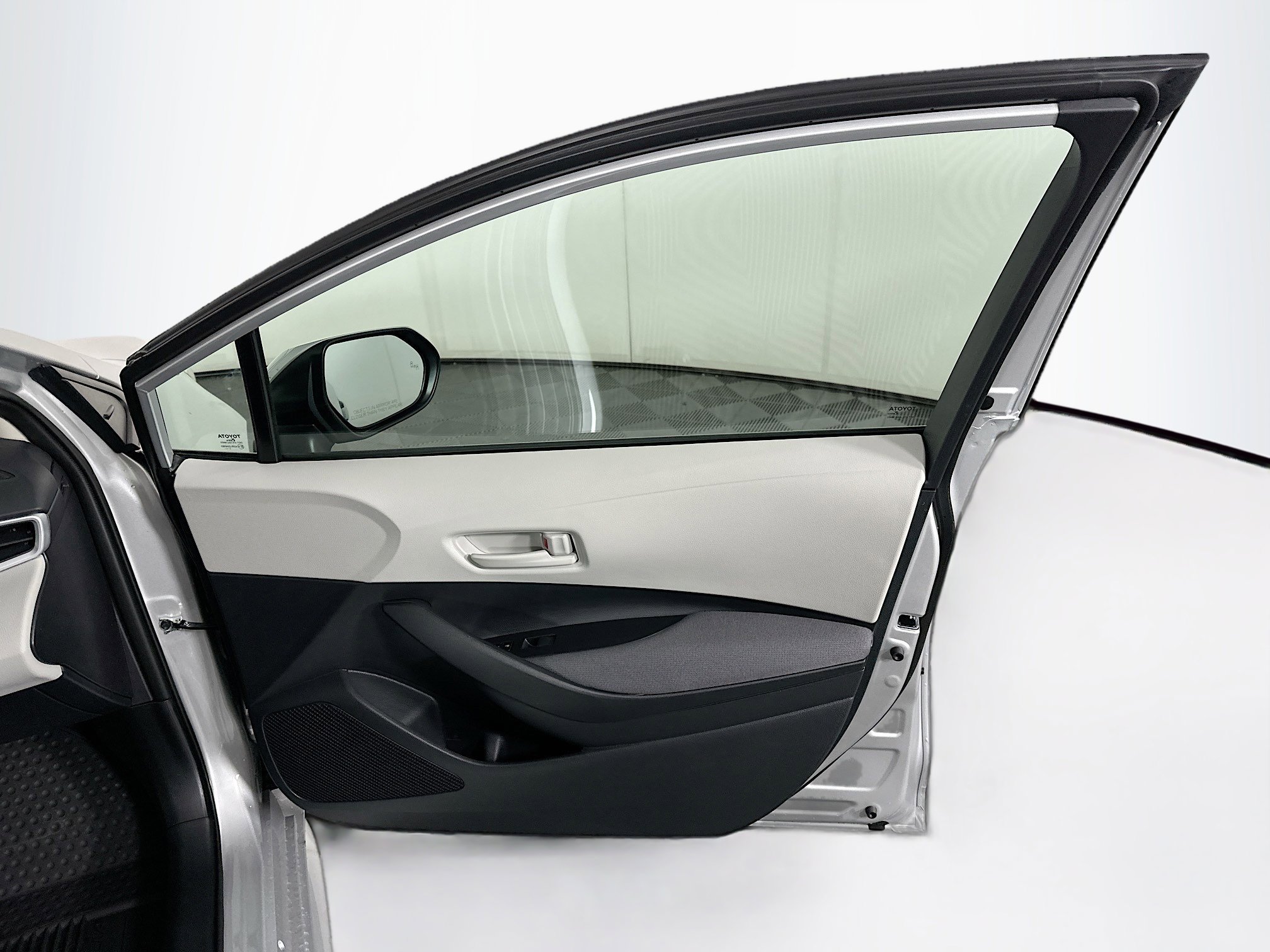 Used 2026 Toyota Corolla LE image 30