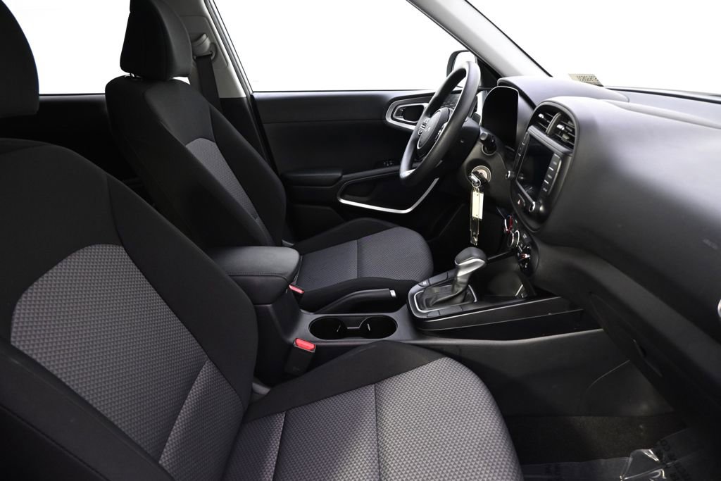 Used 2025 Kia Soul LX w/ LX Technology Package FWD image 15