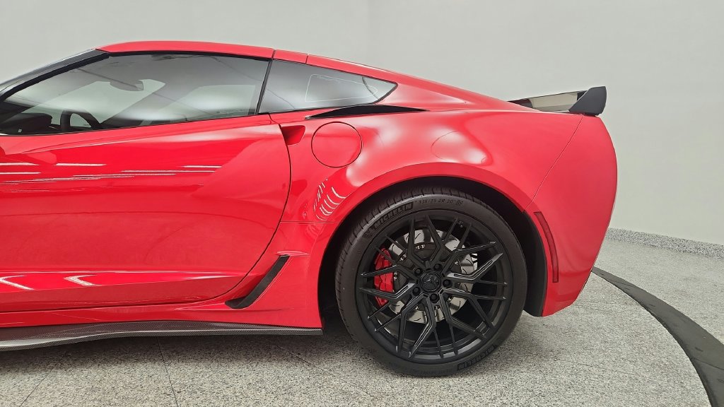 Used 2015 Chevrolet Corvette Z06 w/ Chrome Badge Package RWD image 22