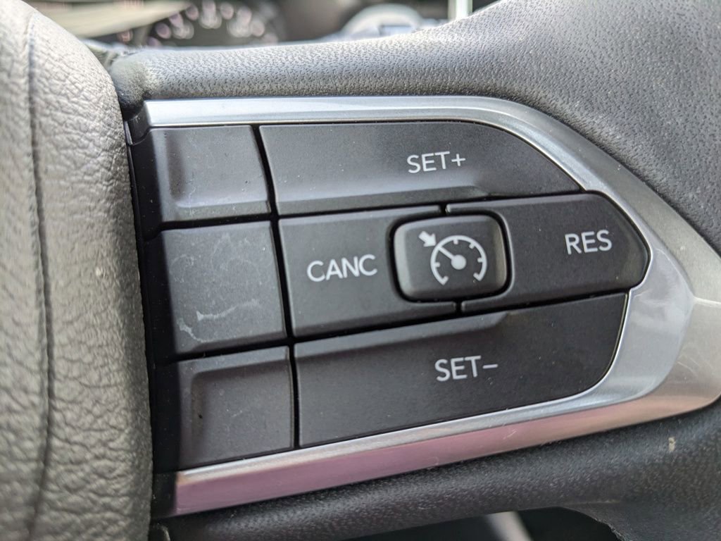 Certified 2025 Jeep Compass Latitude image 27